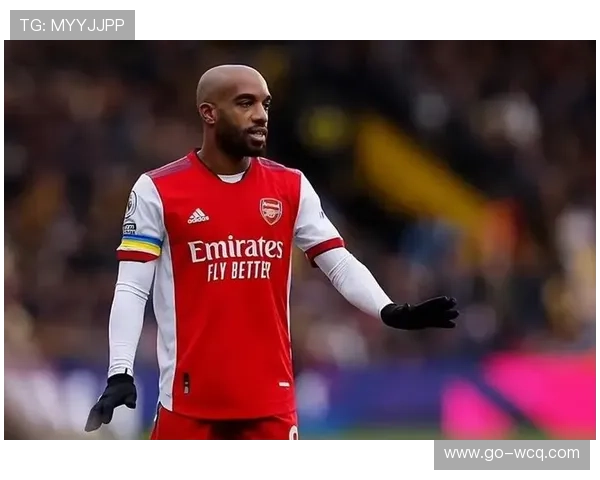 拉卡泽特社媒声援老东家,暗讽裁判判罚 拉卡泽特社媒声援老东家,暗讽裁判判罚