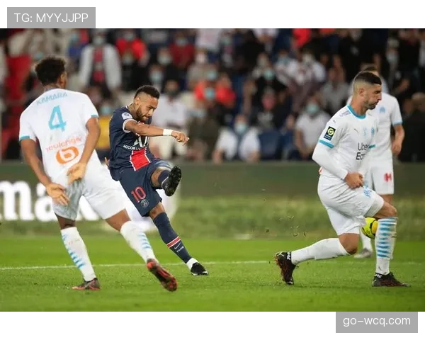 昂热战术分析：5-2-3阵型收缩防守，下半场染红后防守承压